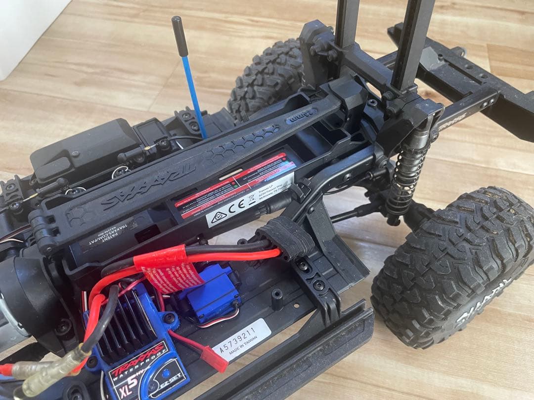 トラクサス TRX4 1/10 DEFENDER レッド オフロードラジコン