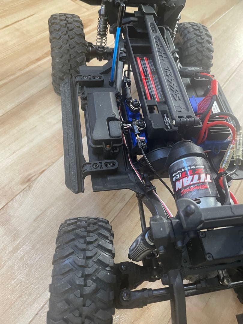 トラクサス TRX4 1/10 DEFENDER レッド オフロードラジコン