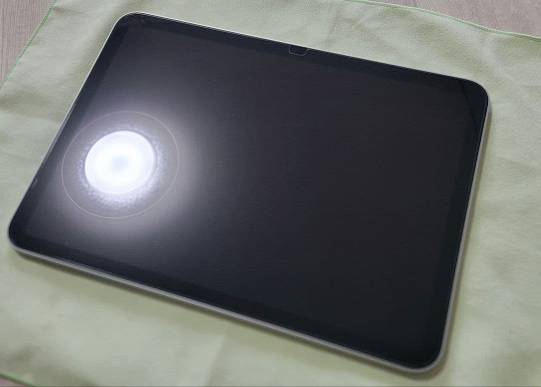 ど*り様 Apple iPad 第10世代　256GB シルバー　ケース（おまけ