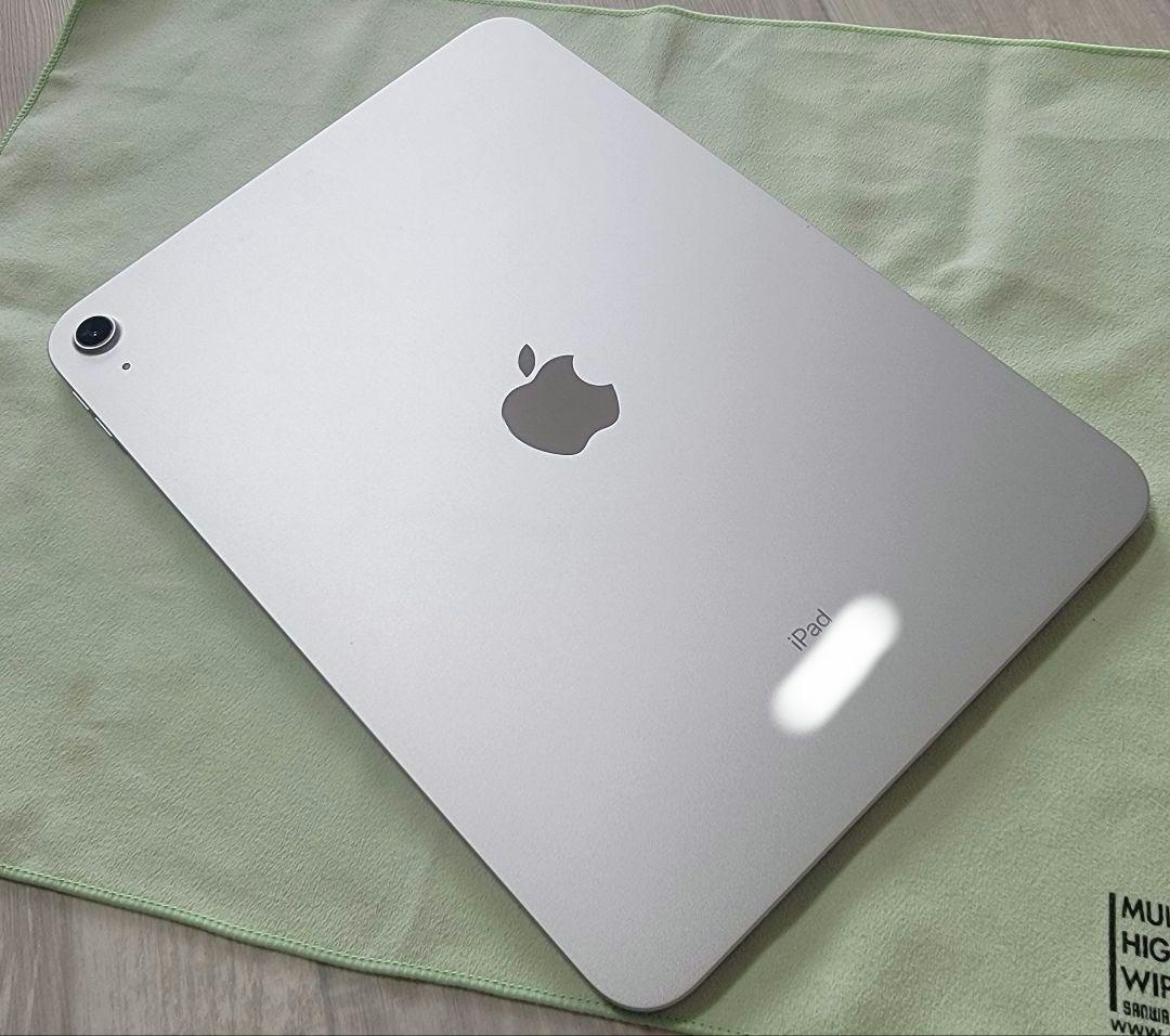 ど*り様 Apple iPad 第10世代　256GB シルバー　ケース（おまけ