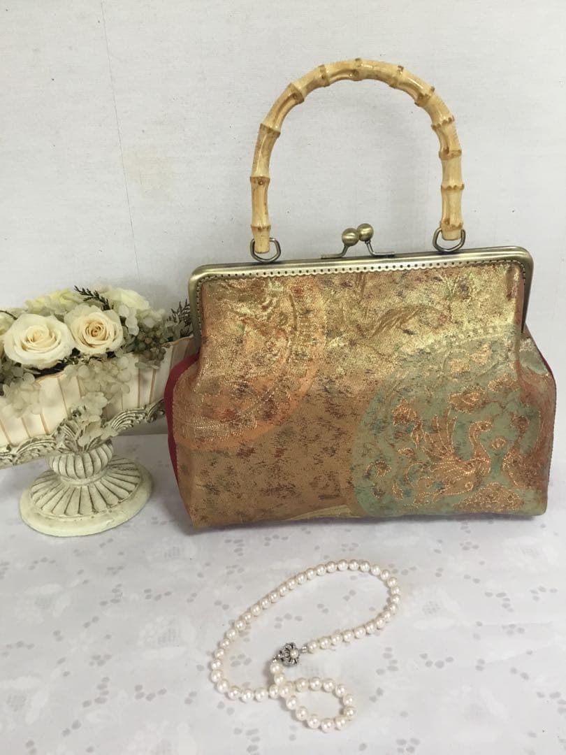 がま口バッグ 金色と赤色 竹製ハンドル