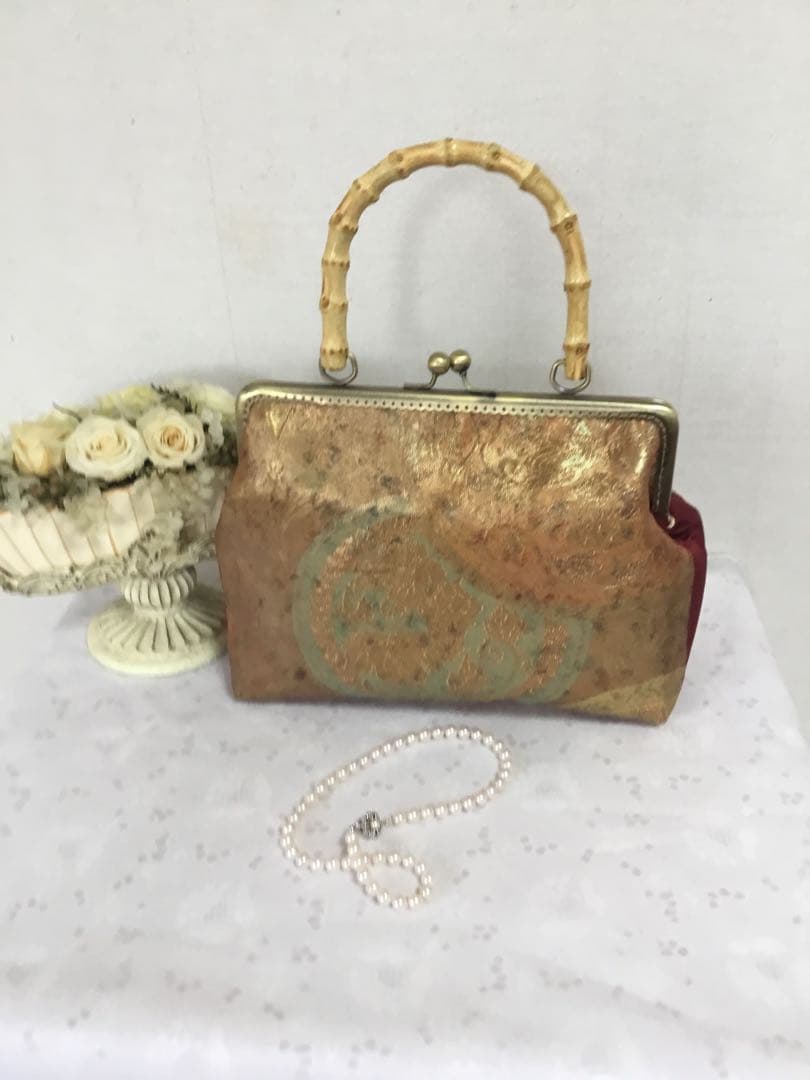 がま口バッグ 金色と赤色 竹製ハンドル