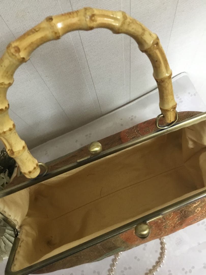 がま口バッグ 金色と赤色 竹製ハンドル