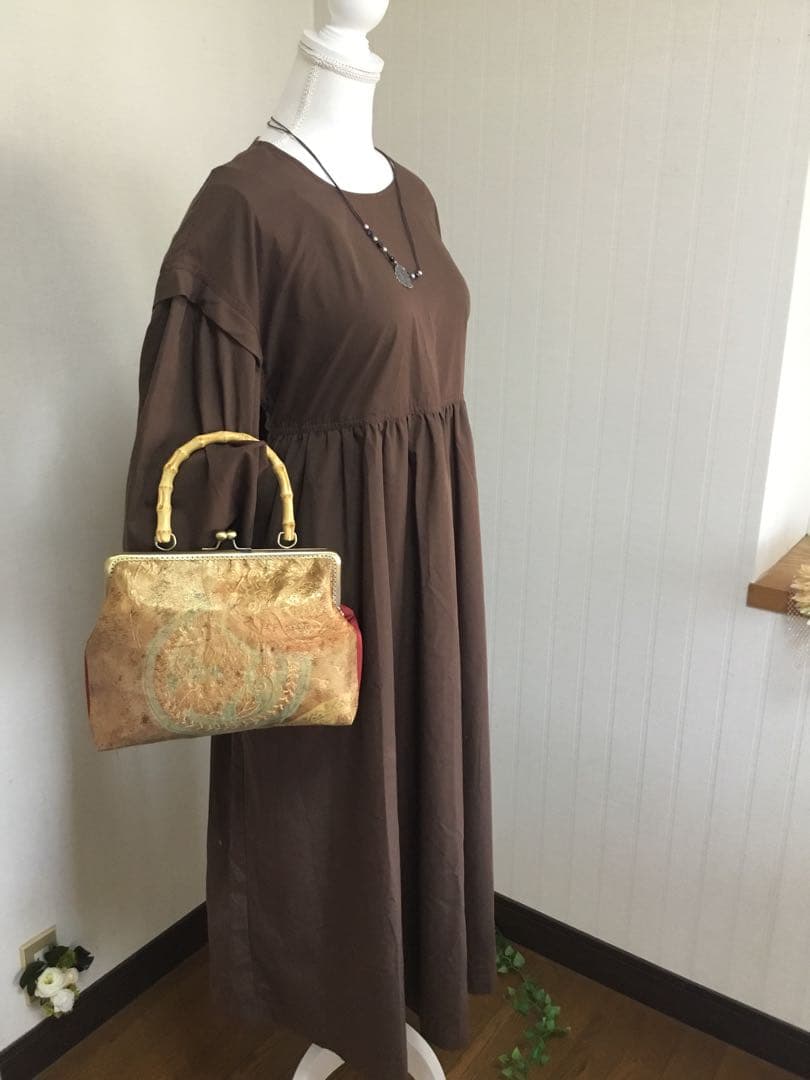 がま口バッグ 金色と赤色 竹製ハンドル