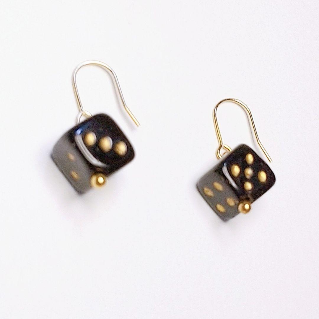 SOLD◆ ハンドメイド ピアス チェコビーズ サイコロ 黒 ブラック 小振り