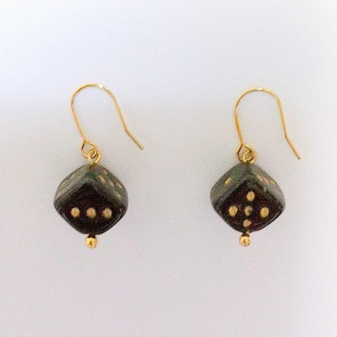 SOLD◆ ハンドメイド ピアス チェコビーズ サイコロ 黒 ブラック 小振り