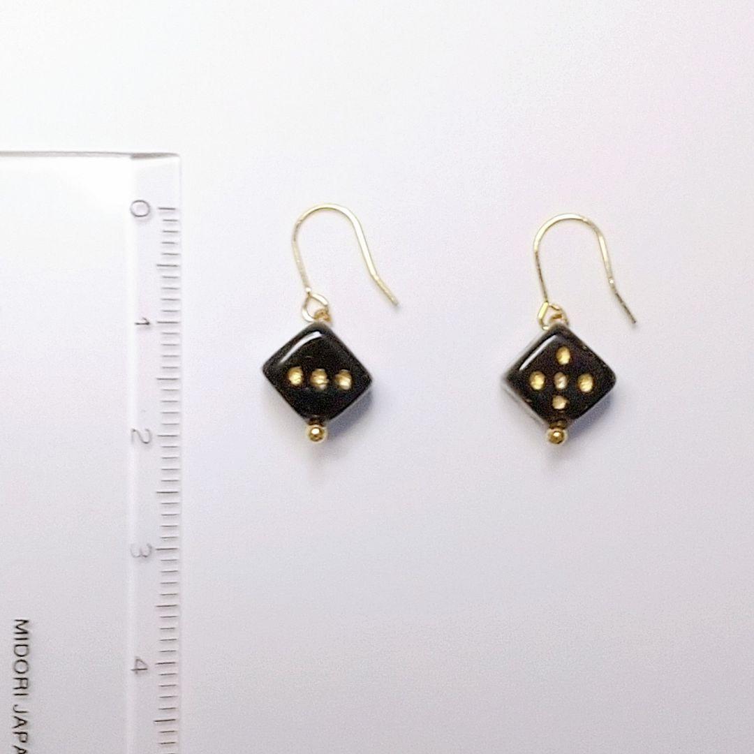 SOLD◆ ハンドメイド ピアス チェコビーズ サイコロ 黒 ブラック 小振り