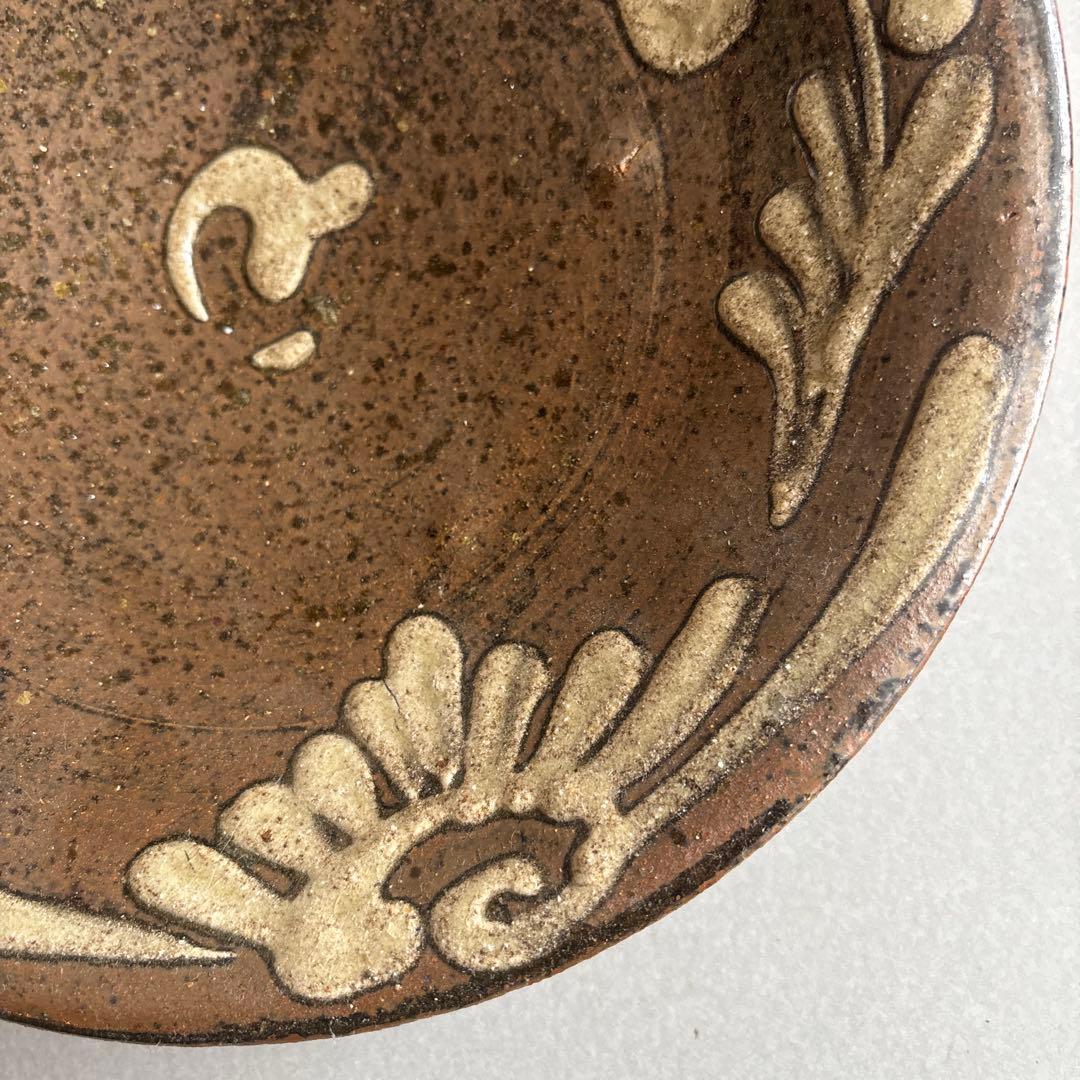 やちむん　大皿　読谷山焼　陶器　北窯　宮城正享　8寸皿　イッチン　菊花唐草　沖縄