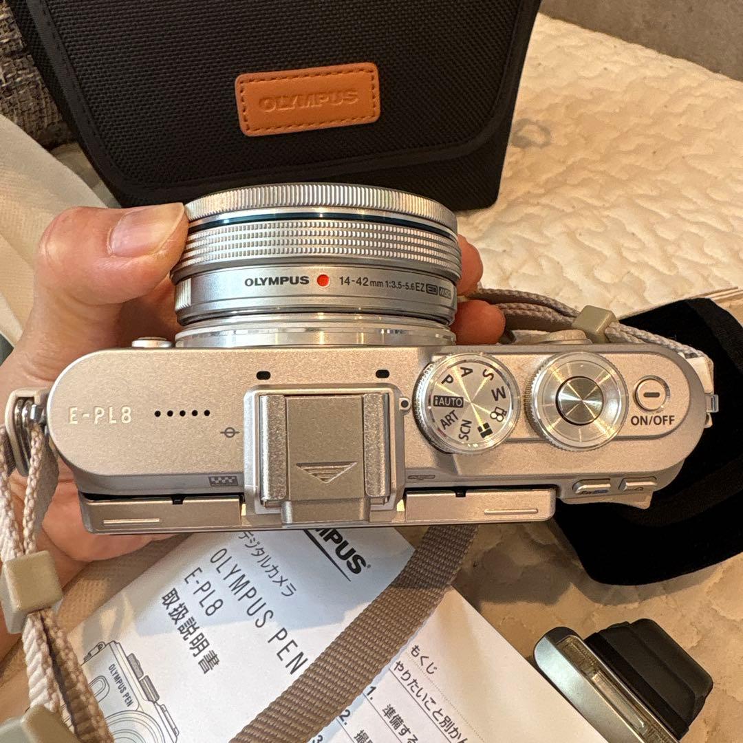 OLYMPUS オリンパス E-PL8 [ケース付き]