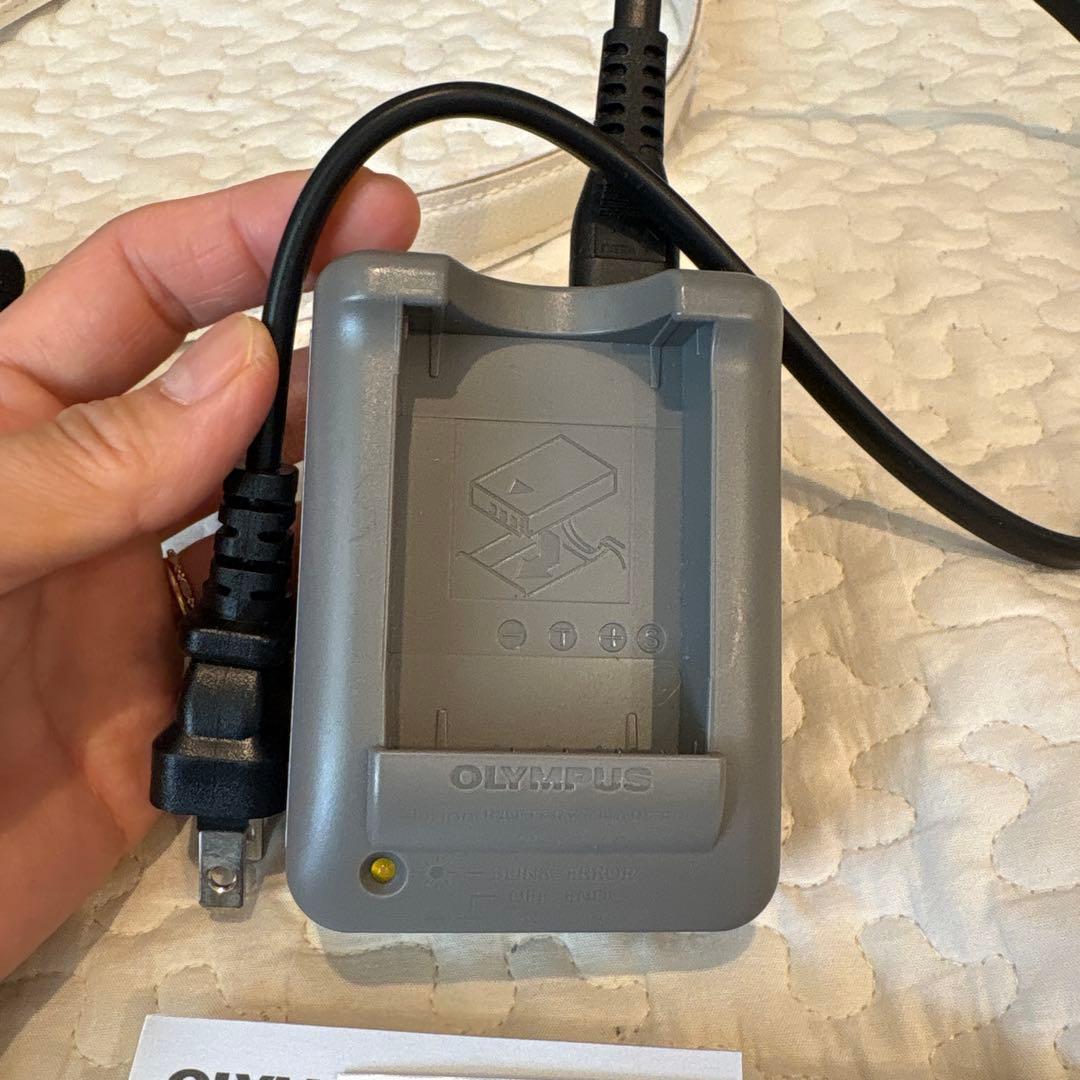 OLYMPUS オリンパス E-PL8 [ケース付き]