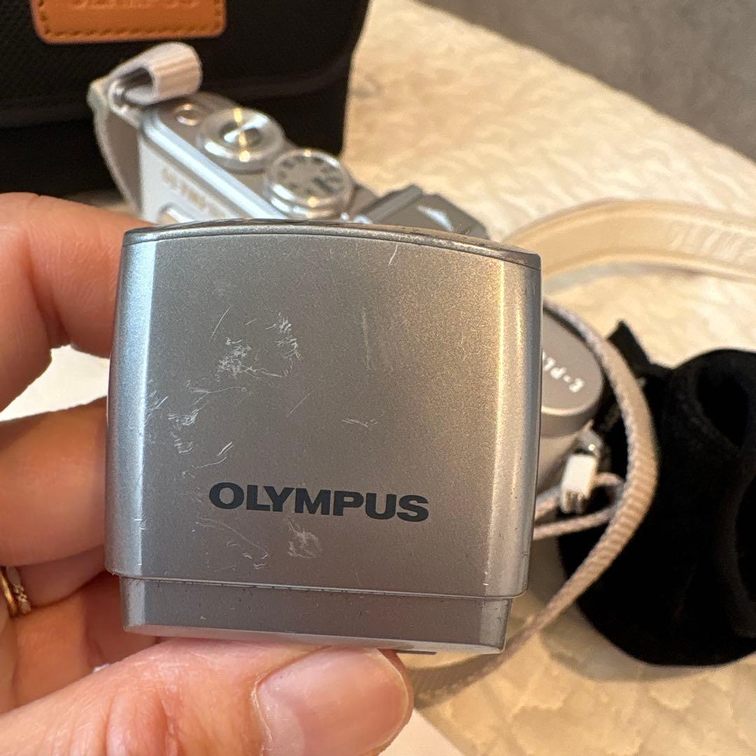 OLYMPUS オリンパス E-PL8 [ケース付き]