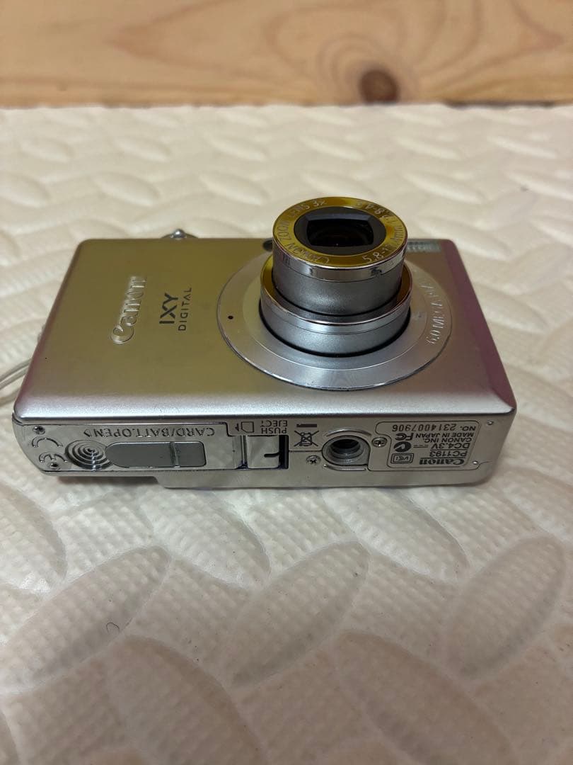 美品純正ケース付き　canon&キャノン　ixy70 デジタルカメラ