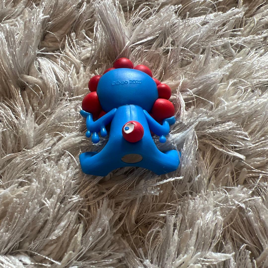 ミャクミャク　刺繍ポーチとマグネット