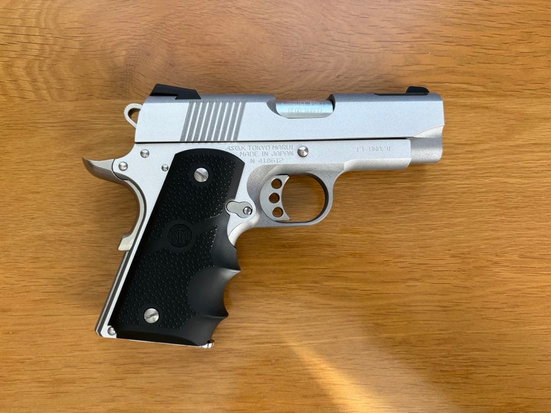 東京マルイ V10 ウルトラコンパクト シルバー　ガスブローバック