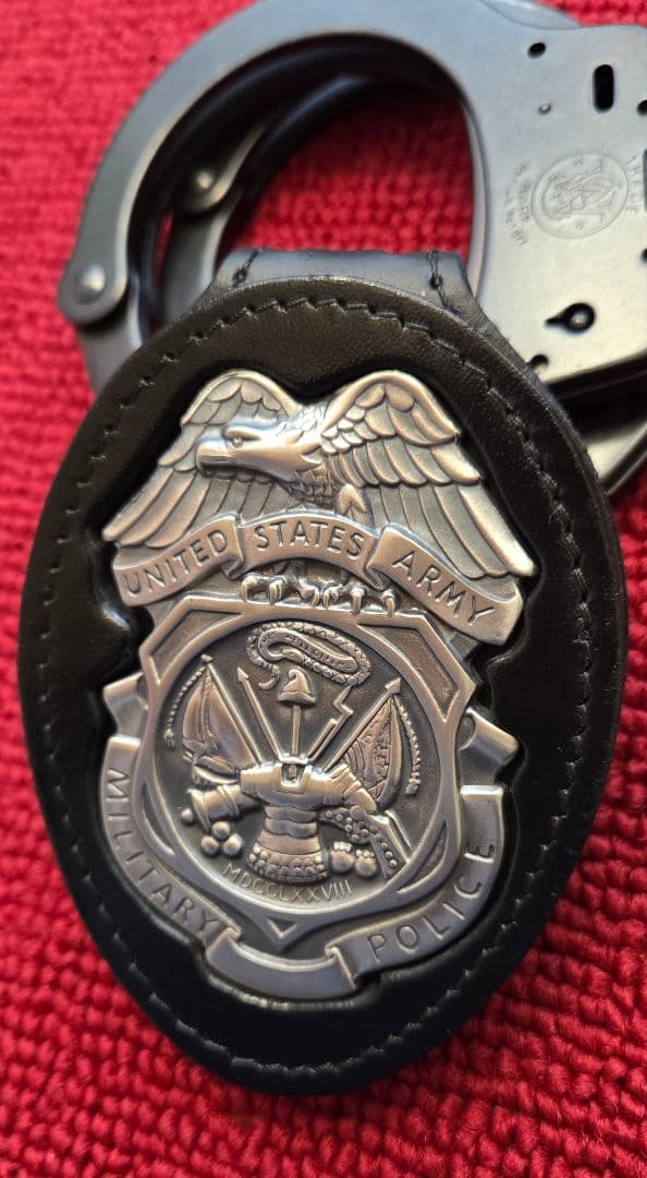 米国ポリスバッジ【US Army Military Police】PFホルダー付