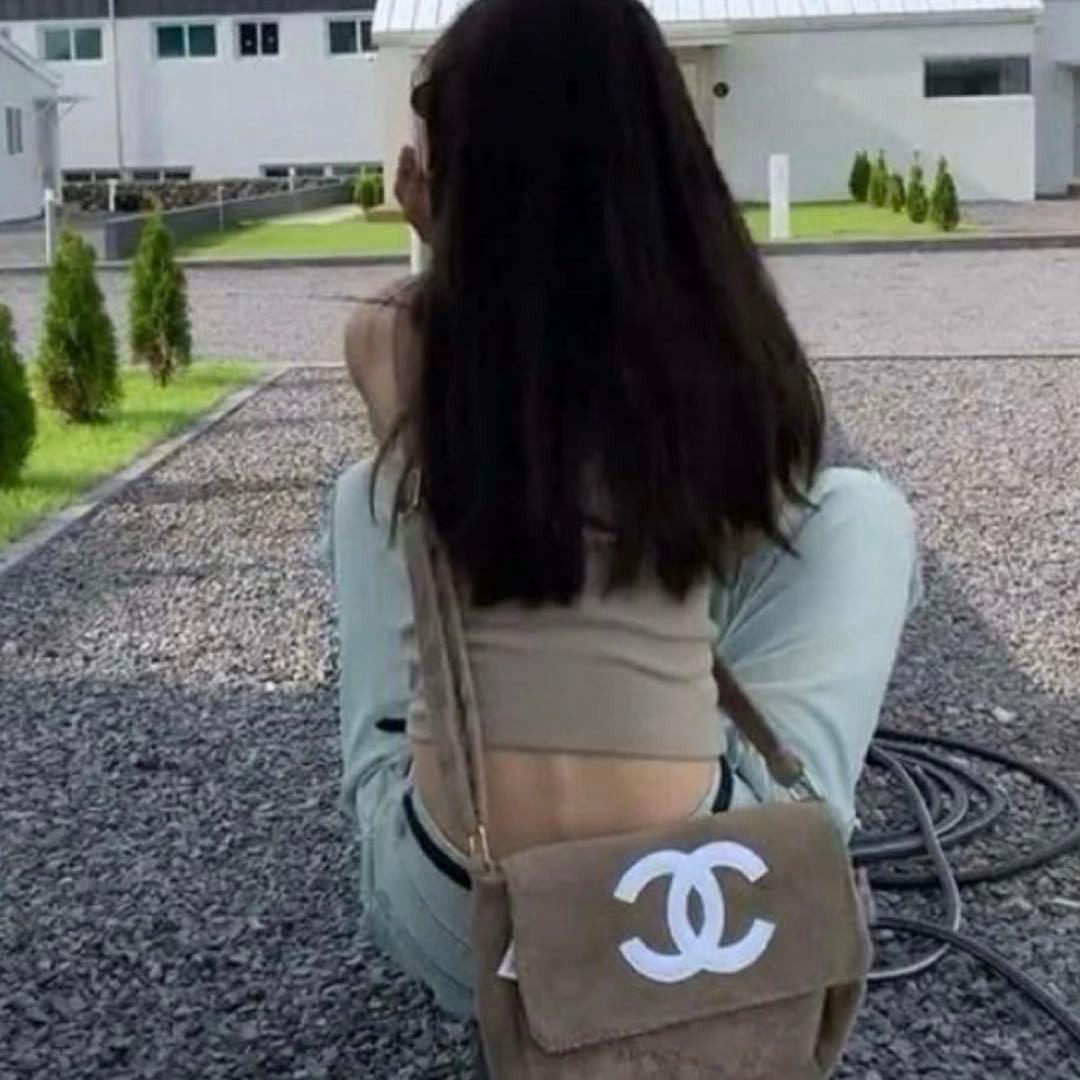 新品CHANEL海外限定ビューティーノベルティ　CHANELベージュショルダー