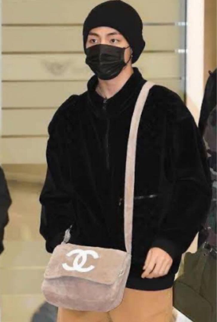 新品CHANEL海外限定ビューティーノベルティ　CHANELベージュショルダー