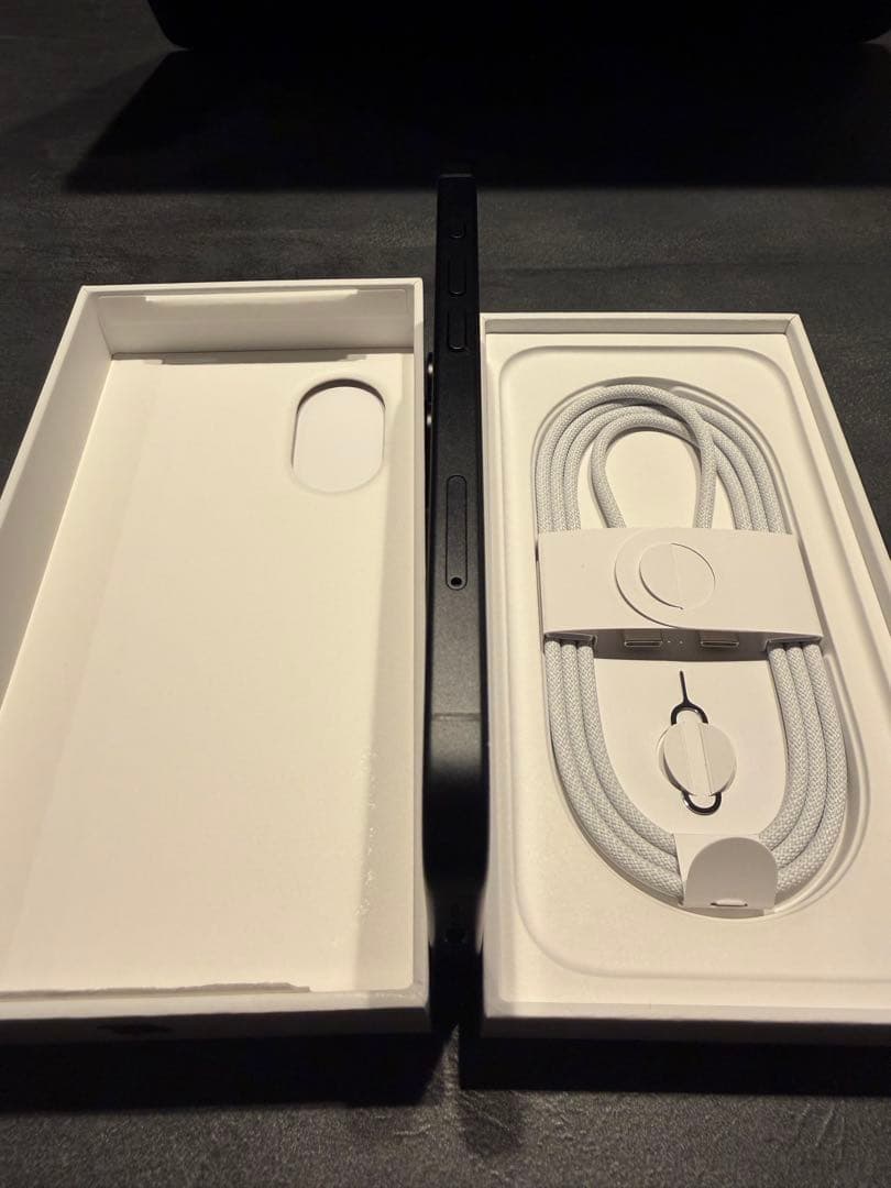 【極美品】iPhone16 ブラック128GB SIMフリー