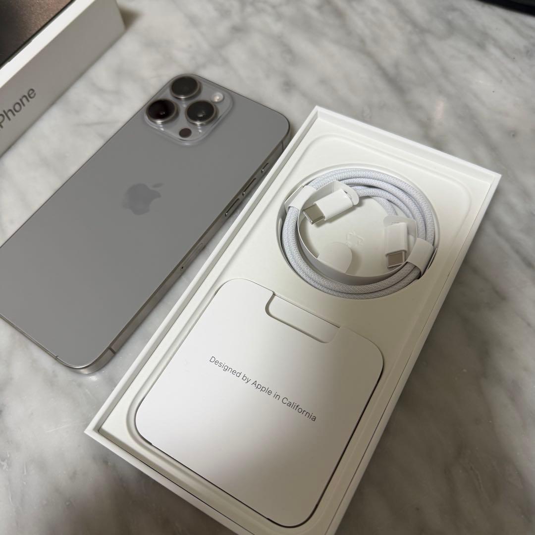 Apple iPhone 15 Pro Max 本体256GB SIM FREE