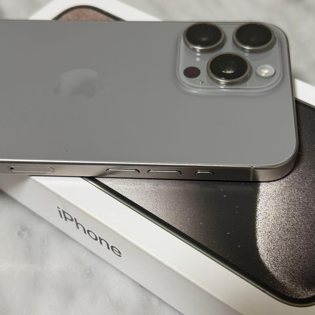 Apple iPhone 15 Pro Max 本体256GB SIM FREE