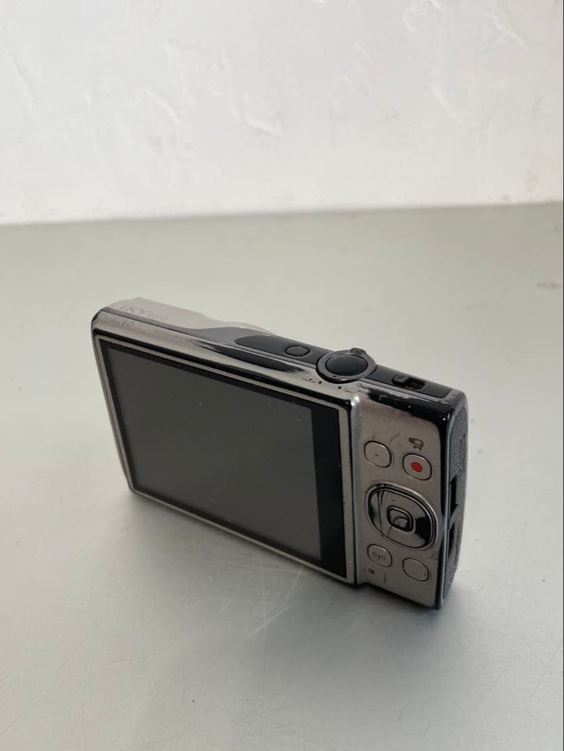Canon IXY 650 シルバー デジタルカメラ 説明書・充電器付き　訳あり