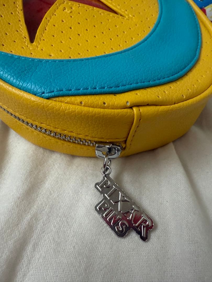 Disney ピクサーボール　ピンコレクター　バッグ　ストラップ　香港ディズニー
