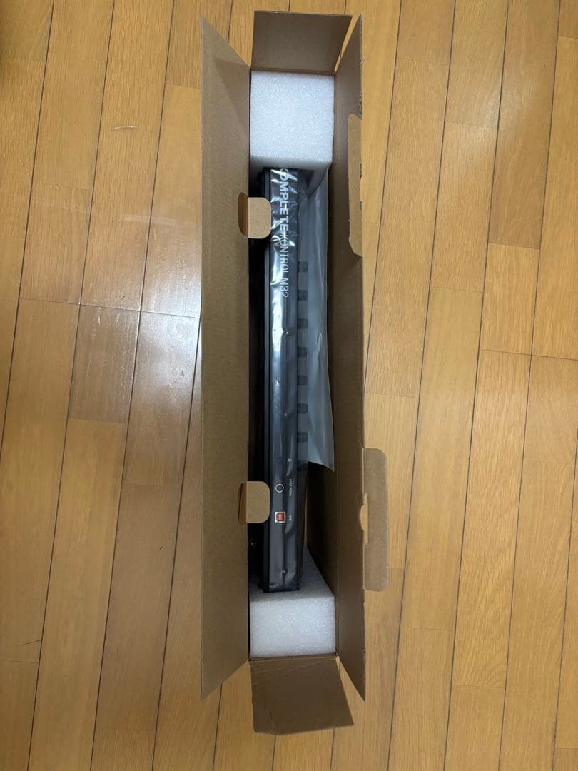 新品未使用　KOMPLETE KONTROL M32