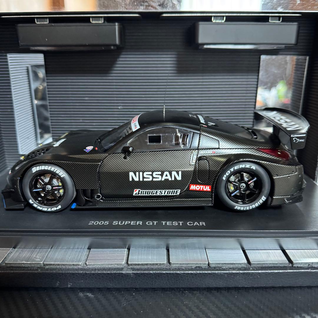 オートアート1/18フェアレディZ 2005 スーパーGTテストカー(ケース付)