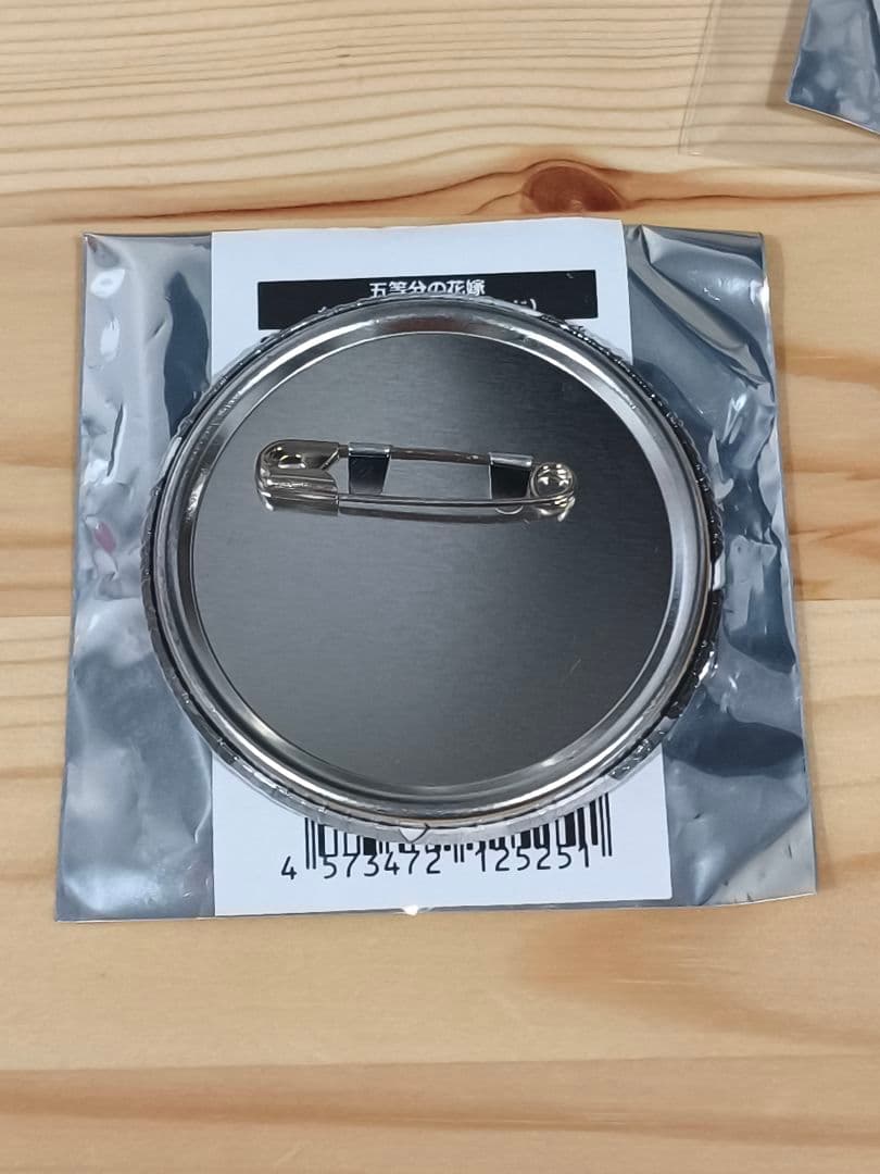 五等分の花嫁　TheキャラSHOP モノクロ　四葉　缶バッジ　1点