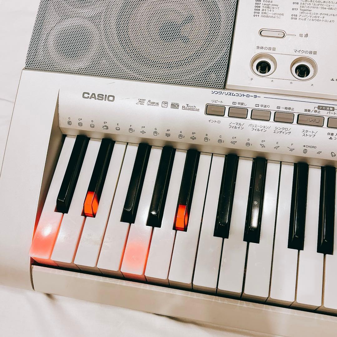 CASIO LK-205キーボード 光ナビゲーション付き　アダプター付き