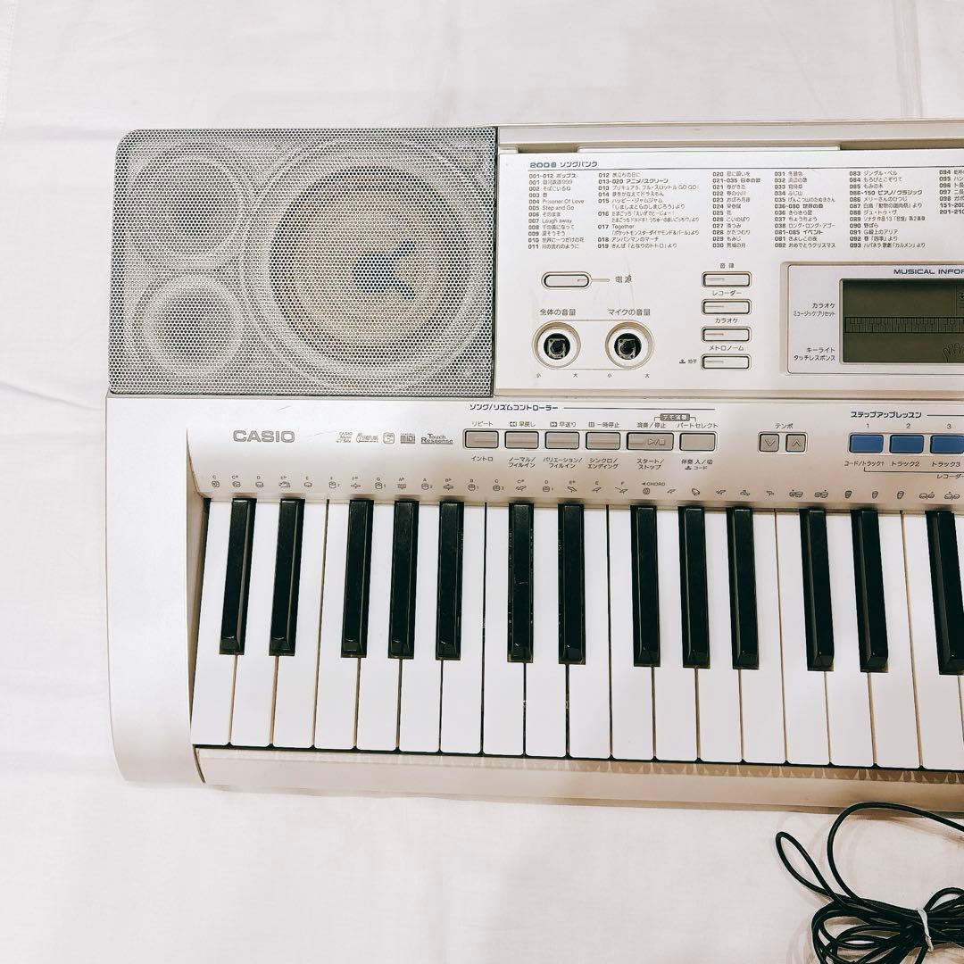CASIO LK-205キーボード 光ナビゲーション付き　アダプター付き