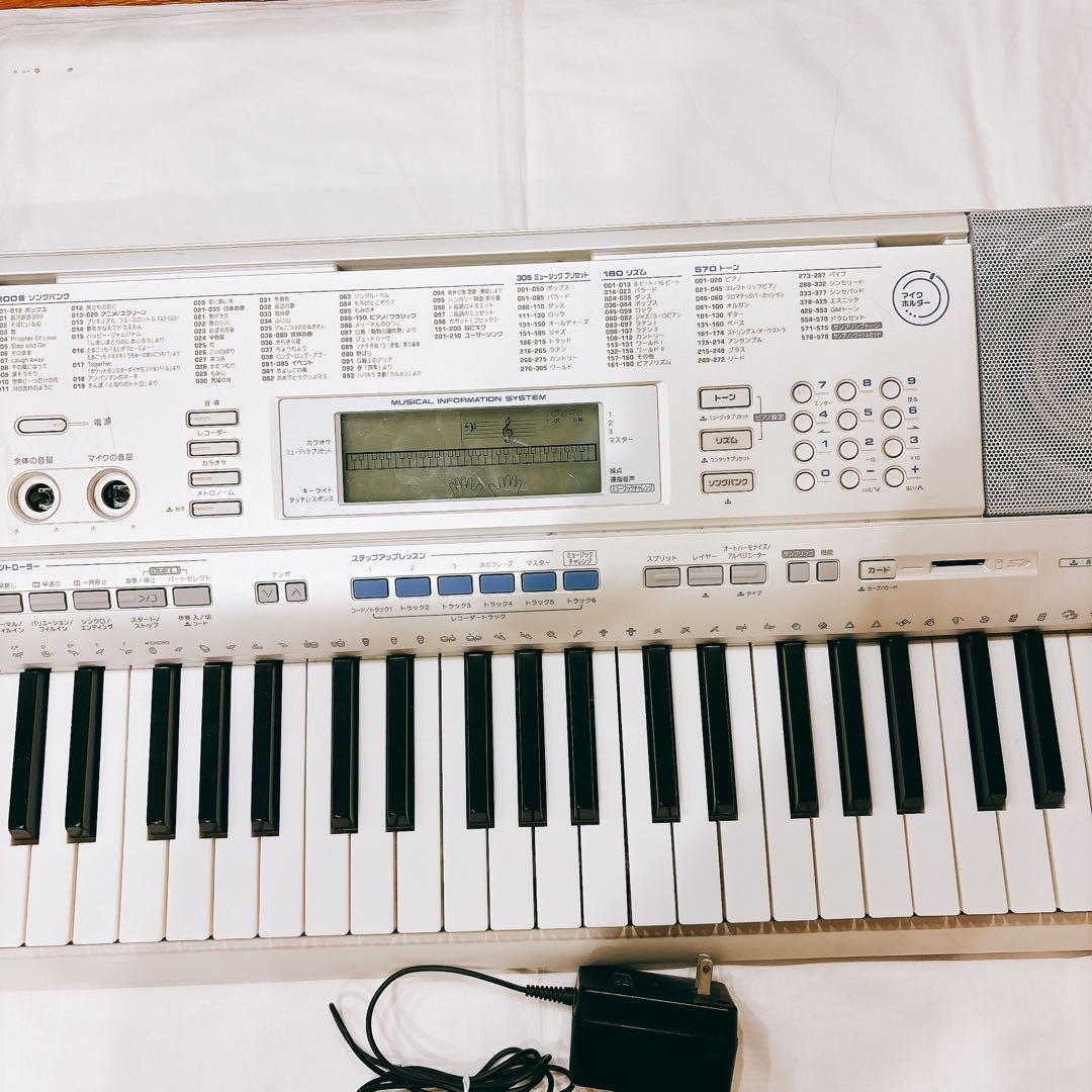 CASIO LK-205キーボード 光ナビゲーション付き　アダプター付き