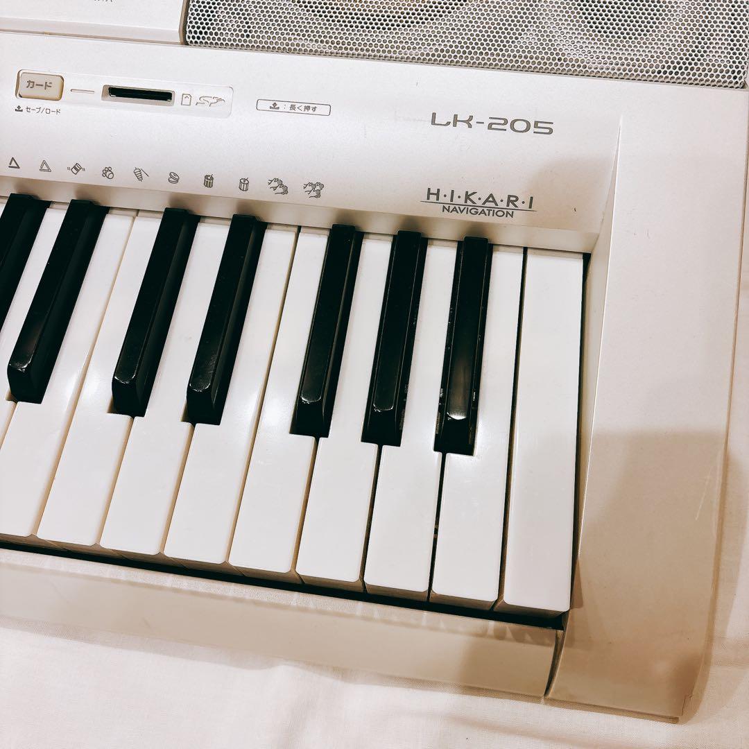 CASIO LK-205キーボード 光ナビゲーション付き　アダプター付き