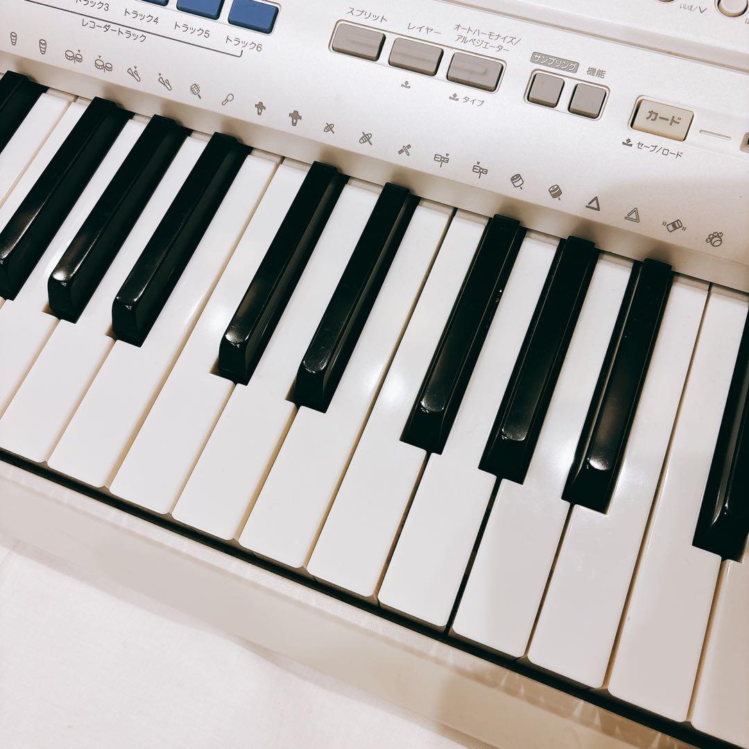CASIO LK-205キーボード 光ナビゲーション付き　アダプター付き