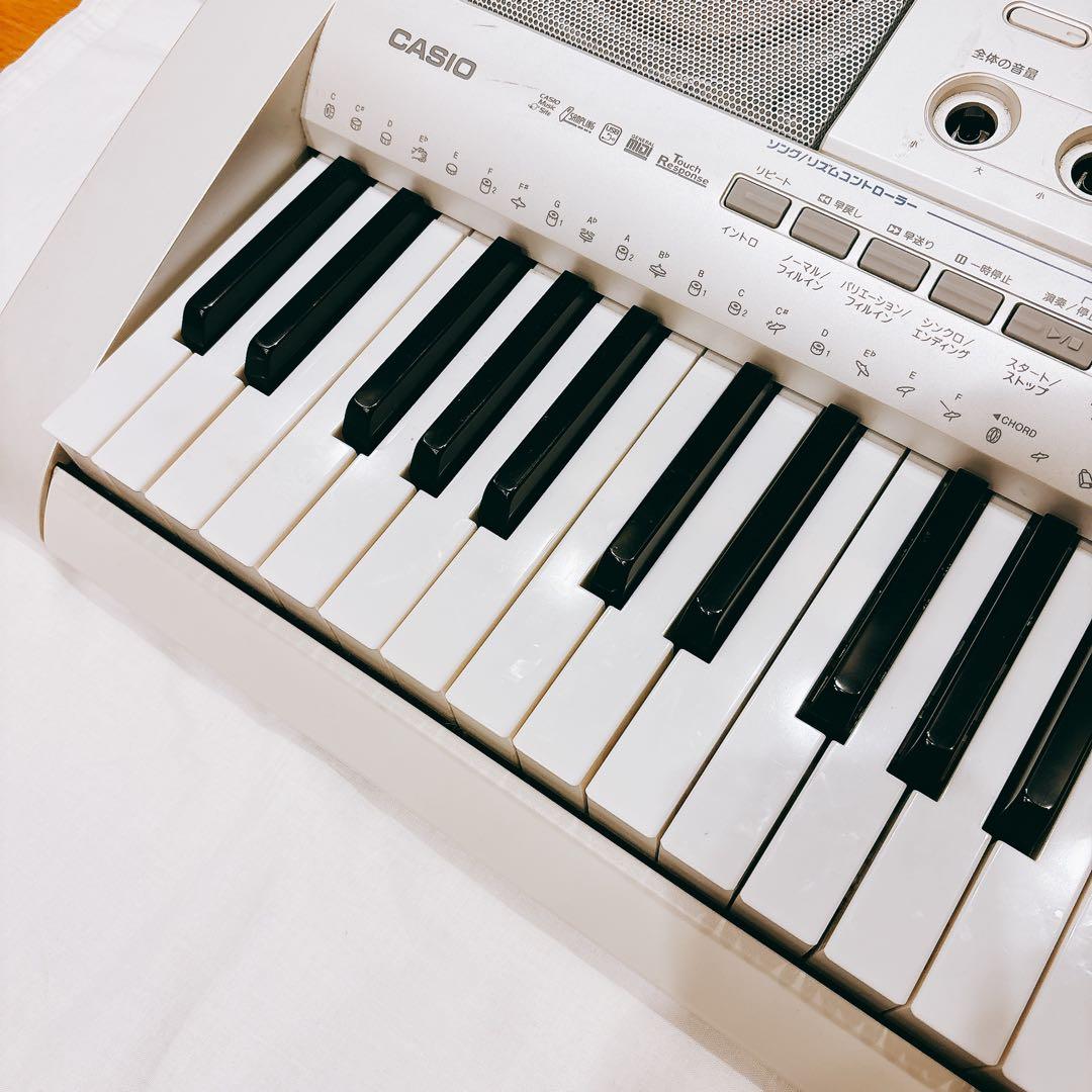 CASIO LK-205キーボード 光ナビゲーション付き　アダプター付き