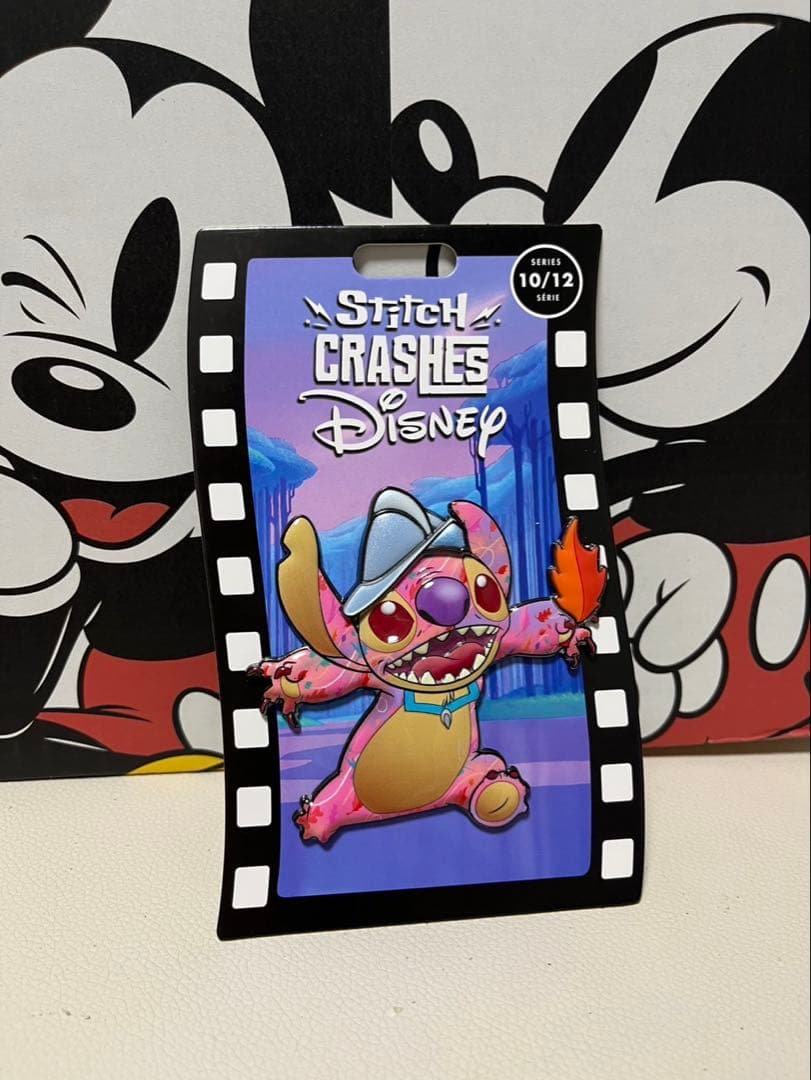 レア！Stitch CrashesDisney☆ピンバッジ全12種&ホルダー1冊