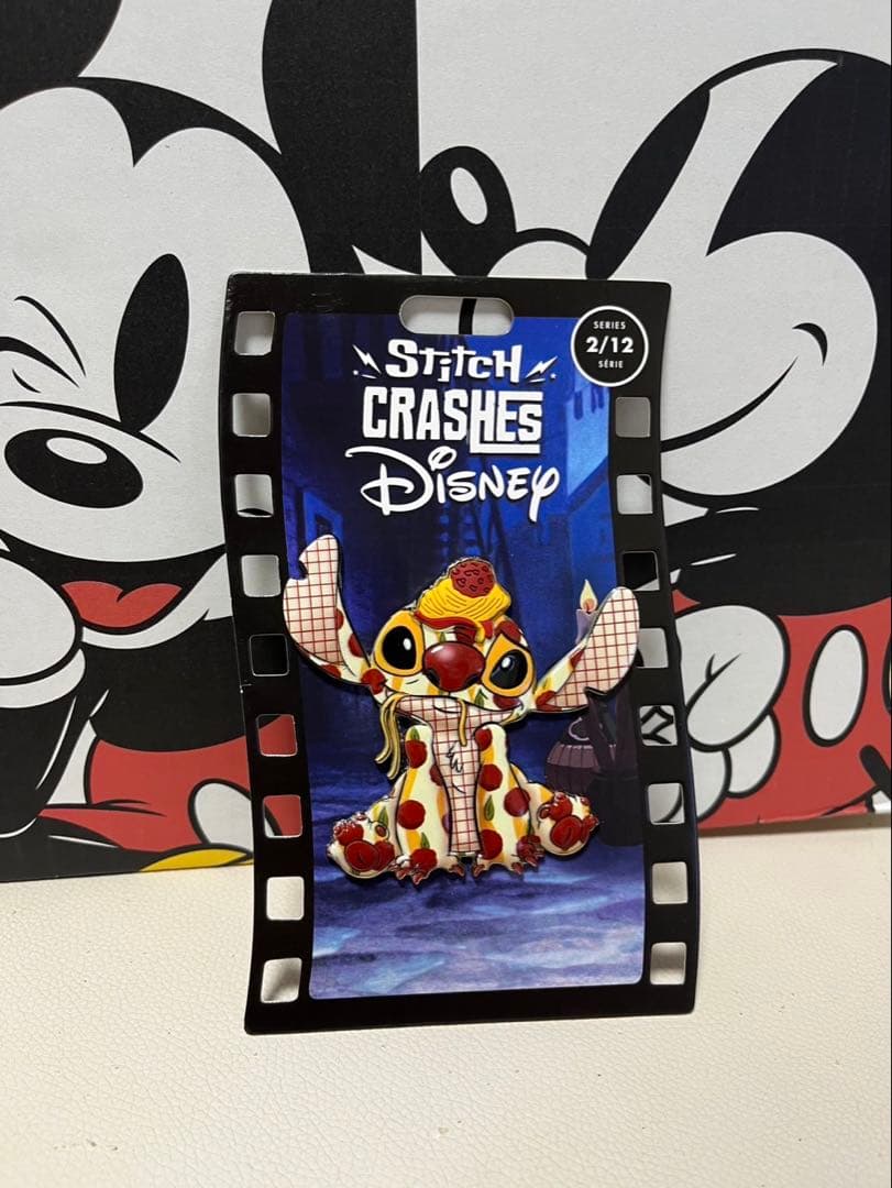 レア！Stitch CrashesDisney☆ピンバッジ全12種&ホルダー1冊