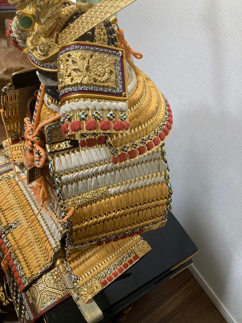 五月人形 鎧飾り 平安朝 甲冑 純金鍍金 十三号笠しころ　本正絹 茜