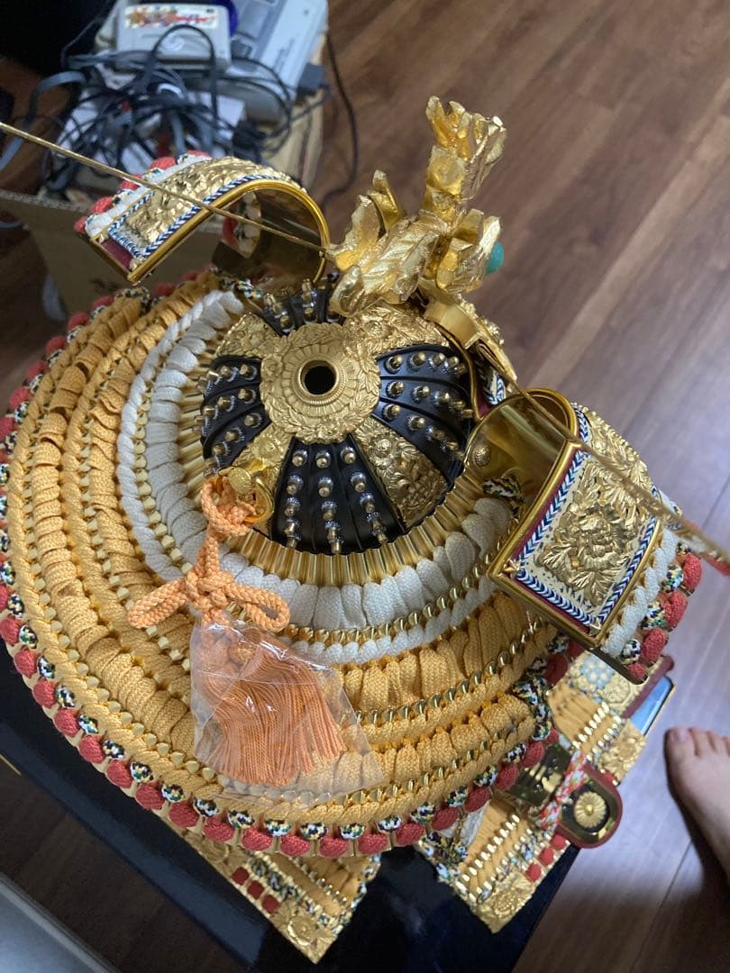 五月人形 鎧飾り 平安朝 甲冑 純金鍍金 十三号笠しころ　本正絹 茜