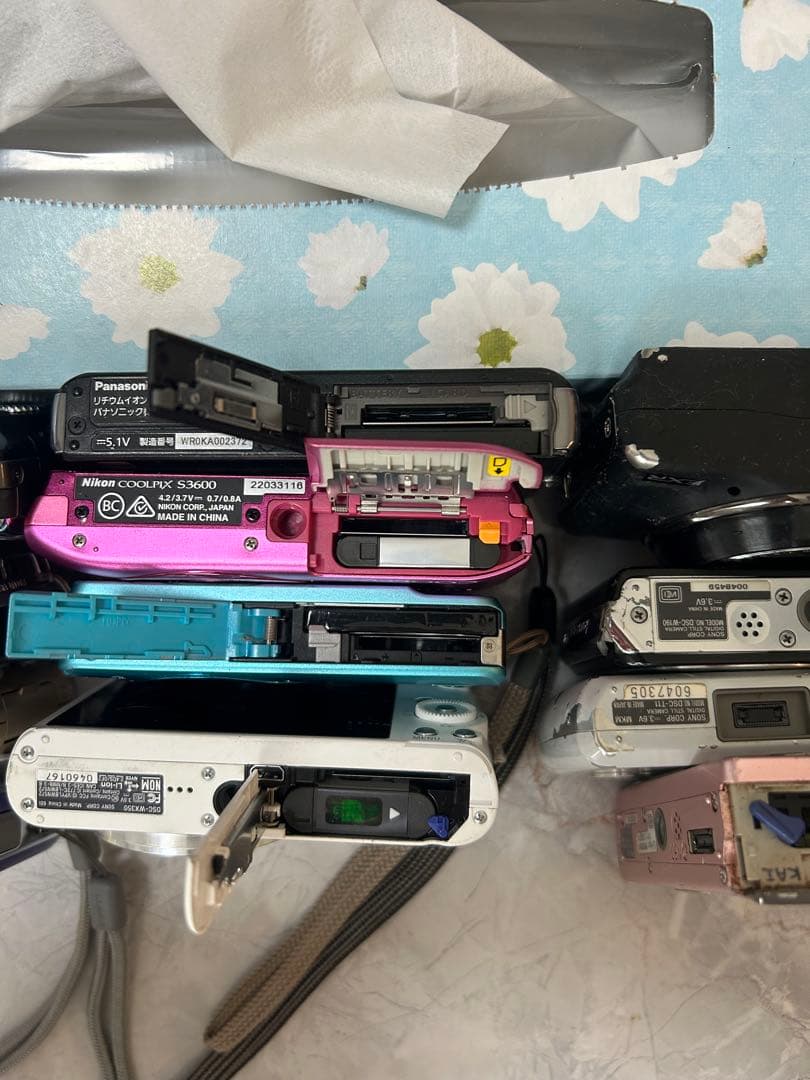 コンパクトデジカメ12台まとめ売り（ジャンク品）