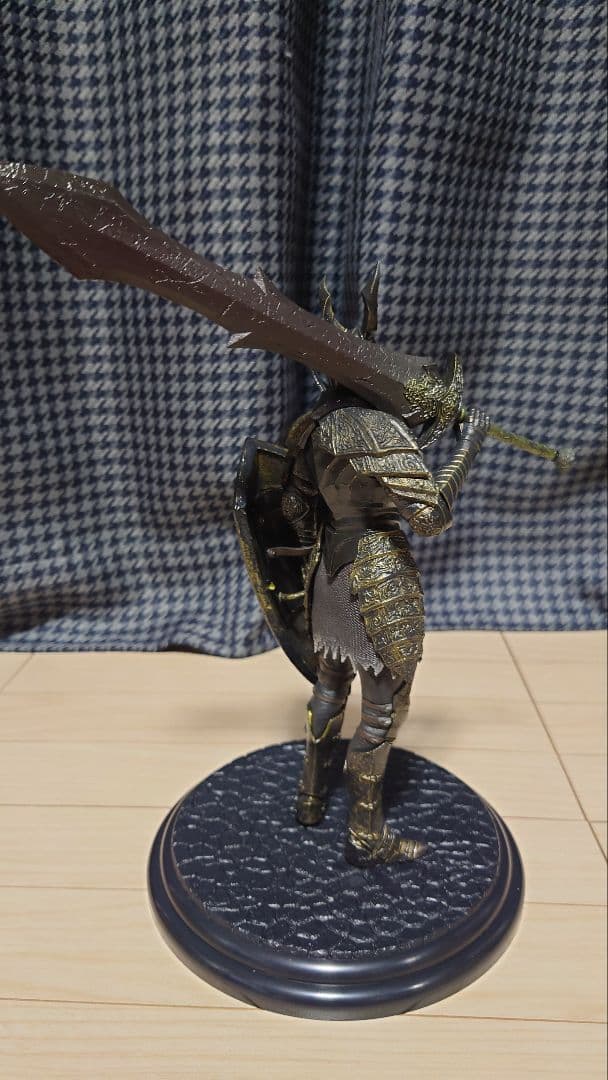 ダークソウル　黒騎士　フィギュア