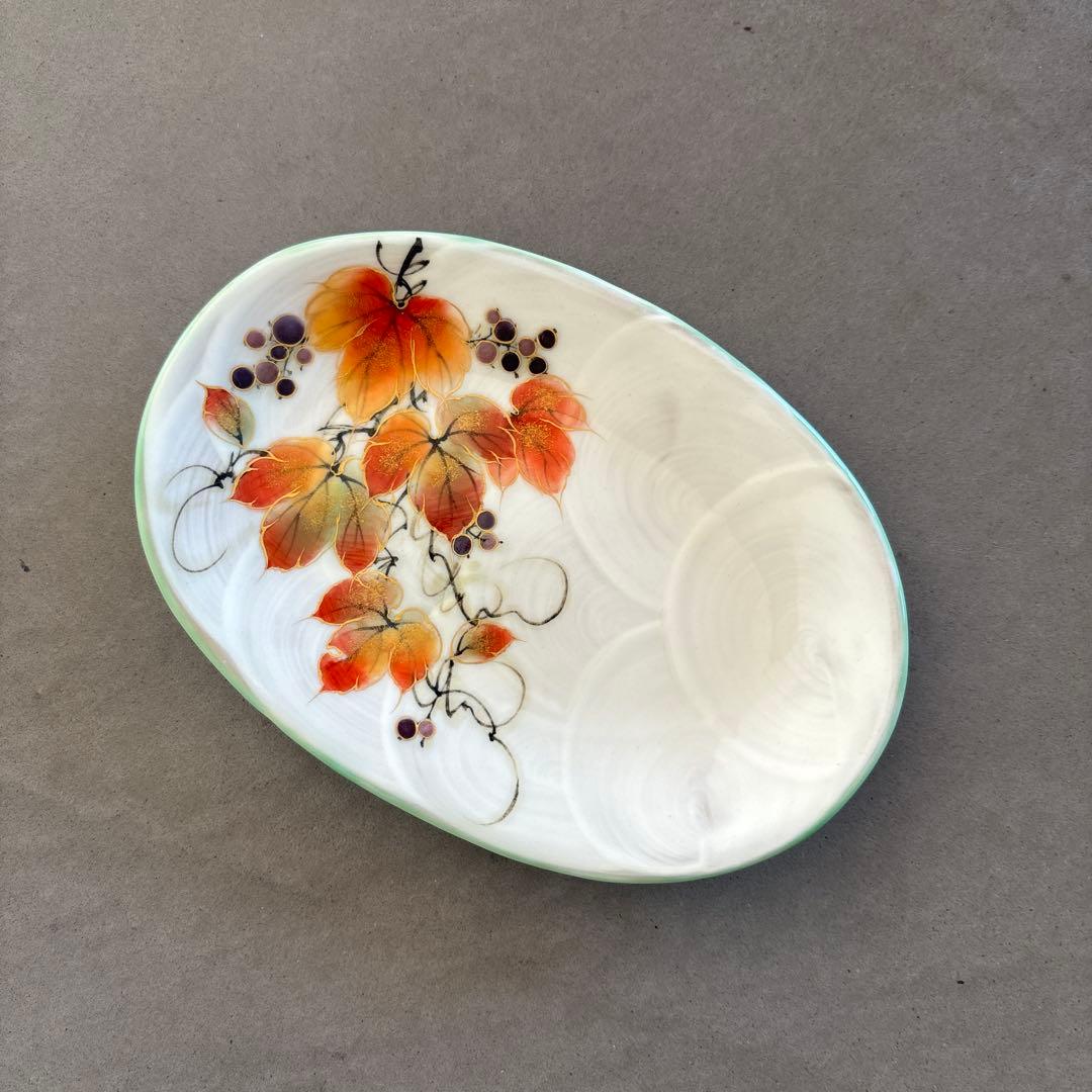 《ほぼ新品》美品【陶葊】京焼　清水焼　白掛彩草花　色絵付け　皿　山葡萄　陶あん