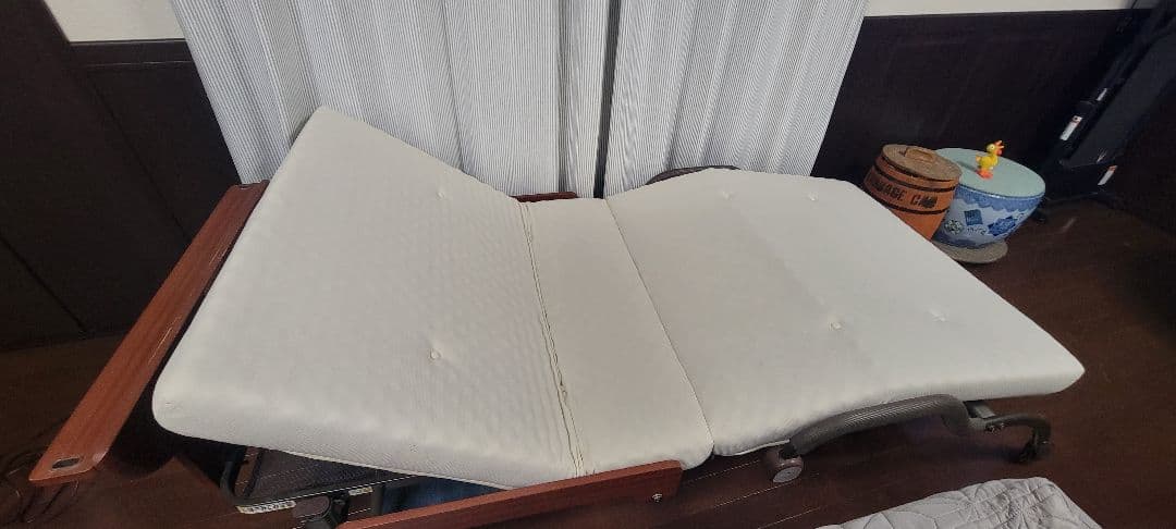 電動リクライニング介護ベッド　シングル