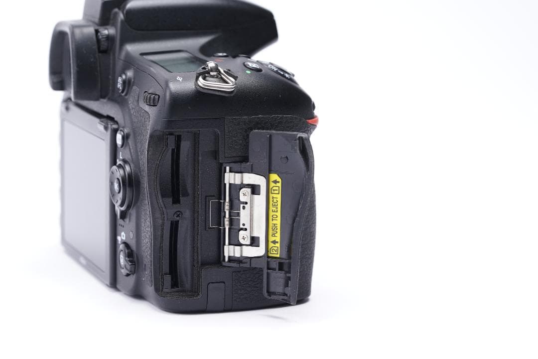 も*ち様 最終価格　Nikon D750 デジタル一眼レフカメラ バッテリーパッ