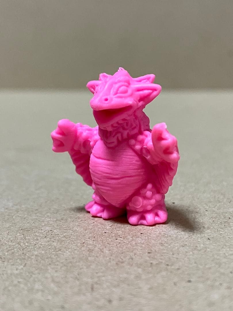 トンダイル　怪獣　消しゴム　桃色　ウルトラマン