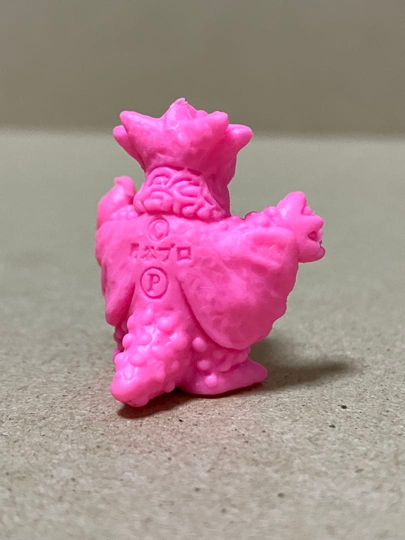 トンダイル　怪獣　消しゴム　桃色　ウルトラマン
