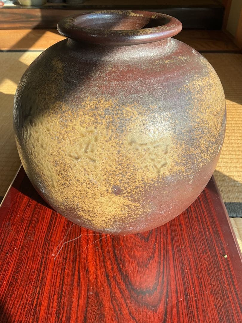 備前焼の大きめの茶色と金色の陶器花瓶　良い窯変が出てます　作家不明です