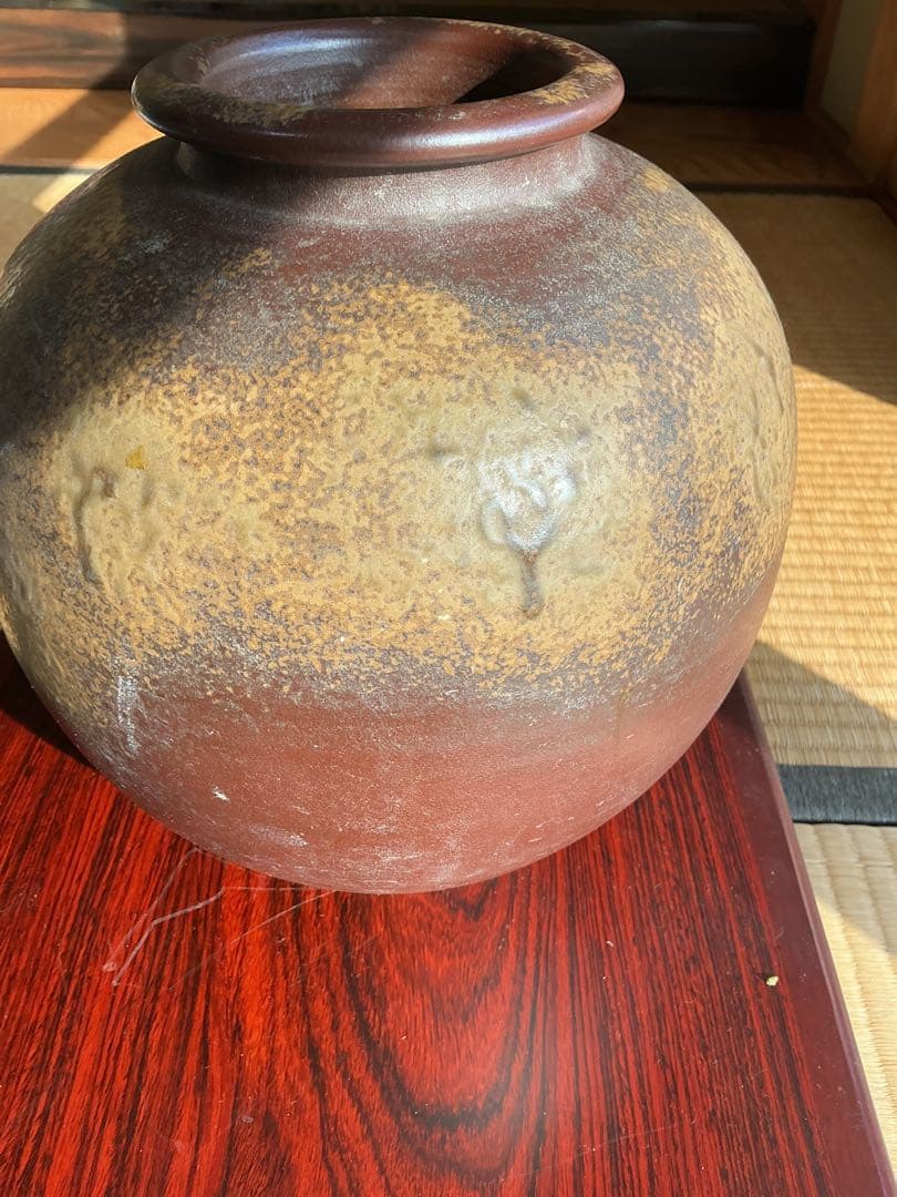 備前焼の大きめの茶色と金色の陶器花瓶　良い窯変が出てます　作家不明です
