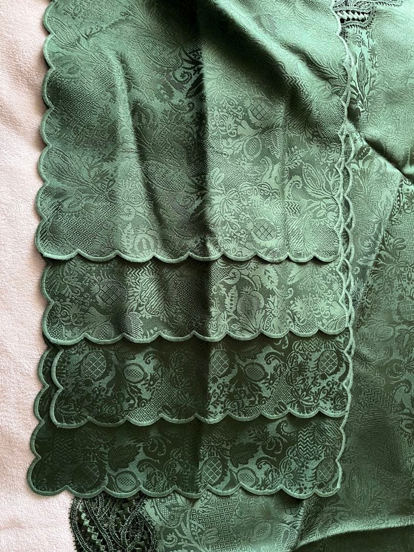 イタリア購入　グリーン テーブルクロスとランチョンマット セット