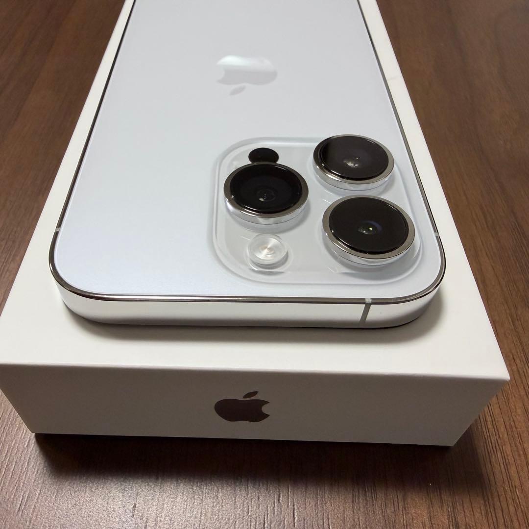 【美品】Apple iPhone 14 Pro 1TBシルバー本体 SIMフリー